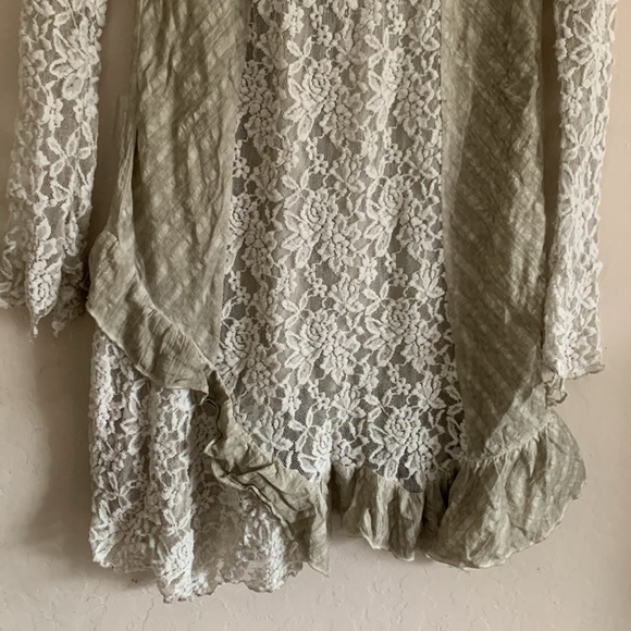 Elegant Lace Overlay Dress - Picture 3 of 6